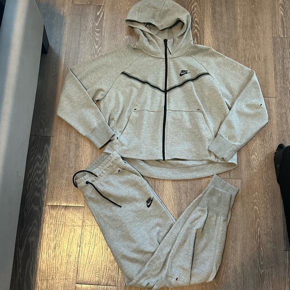 Nike Tech Fleece Set - Picture 1 of 15